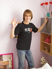 Dude sticking his knob inside two sexy teenage beauties